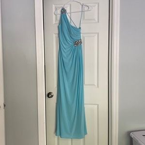 Cache prom/ formal dress in blue. Size 2.